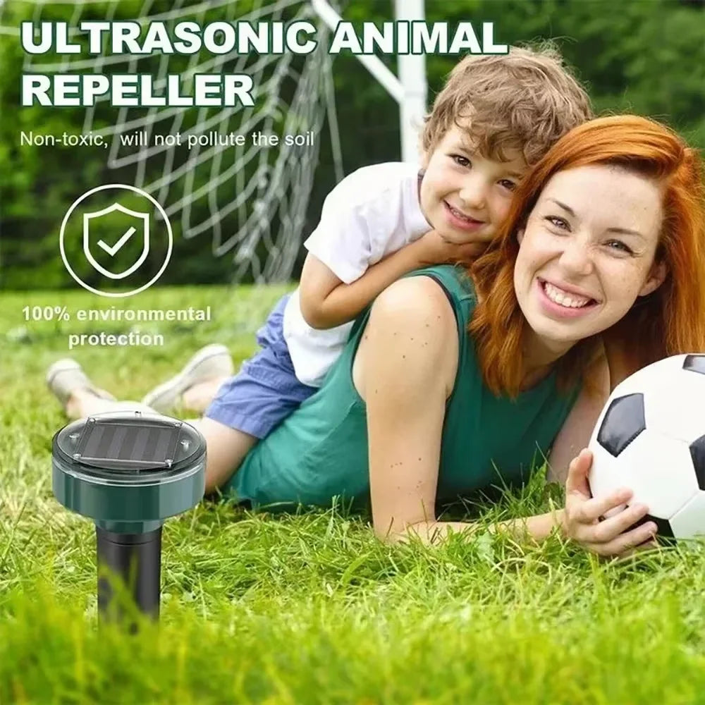 Solar Ultrasonic Muizen- en Slangen Repeller, Insectenwerende Device met Vibration en Hoogvermogen, Oplaadbare Zonenergie, IP64 Waterdicht