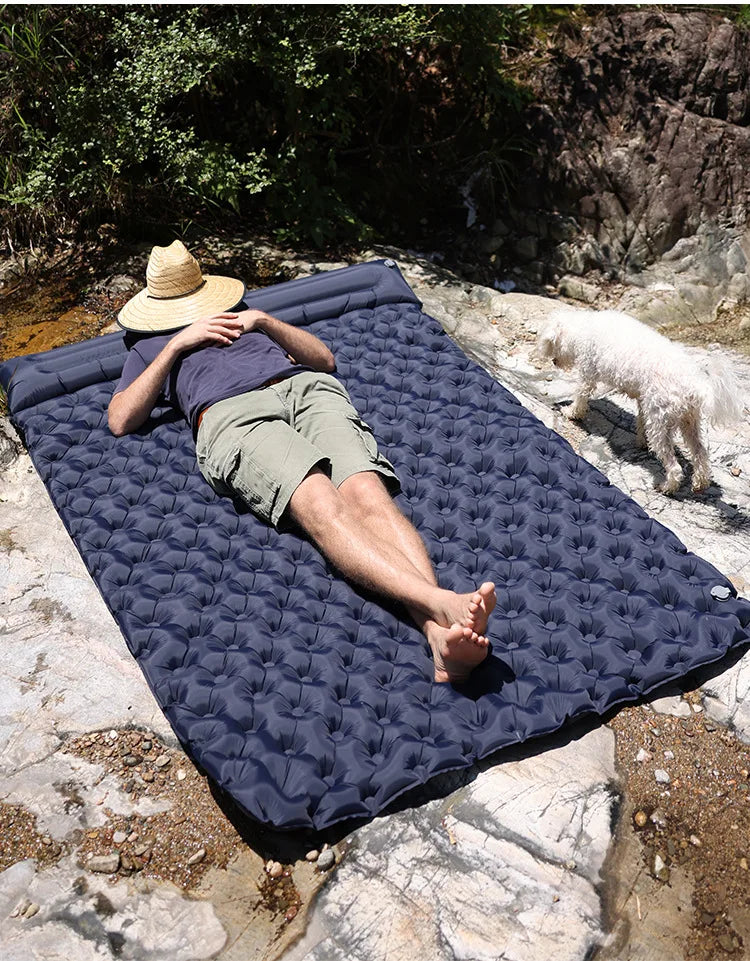 Doppelte aufblasbare Campingmatratze – extra breite, ultraleichte Isomatte mit integrierter Pumpe