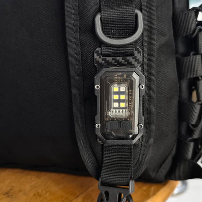 Taktische Taschenlampe EDC – wiederaufladbare Mini-USB-Sicherheitslampe mit Haken- und Schlaufenplatte für Rucksack, Helm oder Weste